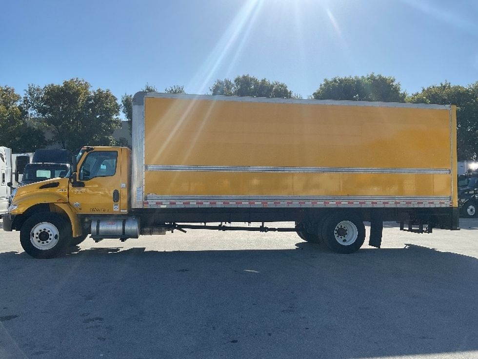 Medium Duty Box Truck-Light and Medium Duty Trucks-International-2021-MV607-Medley-FL-197,210\n\t\tmiles-$ 42,750 - Image 4