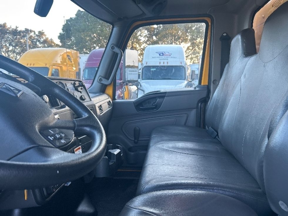 Medium Duty Box Truck-Light and Medium Duty Trucks-International-2021-MV607-Medley-FL-199,470\n\t\tmiles-$ 42,250 - Image 18