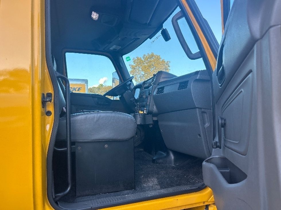 Medium Duty Box Truck-Light and Medium Duty Trucks-International-2021-MV607-Medley-FL-199,470\n\t\tmiles-$ 42,250 - Image 19