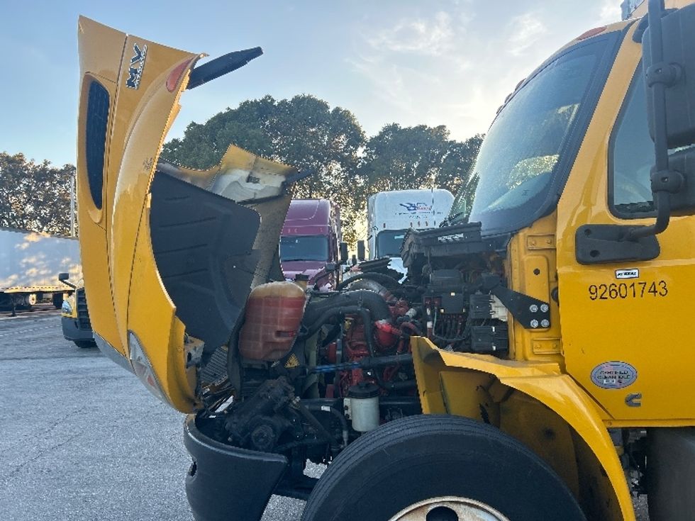 Medium Duty Box Truck-Light and Medium Duty Trucks-International-2021-MV607-Medley-FL-199,470\n\t\tmiles-$ 42,250 - Image 22