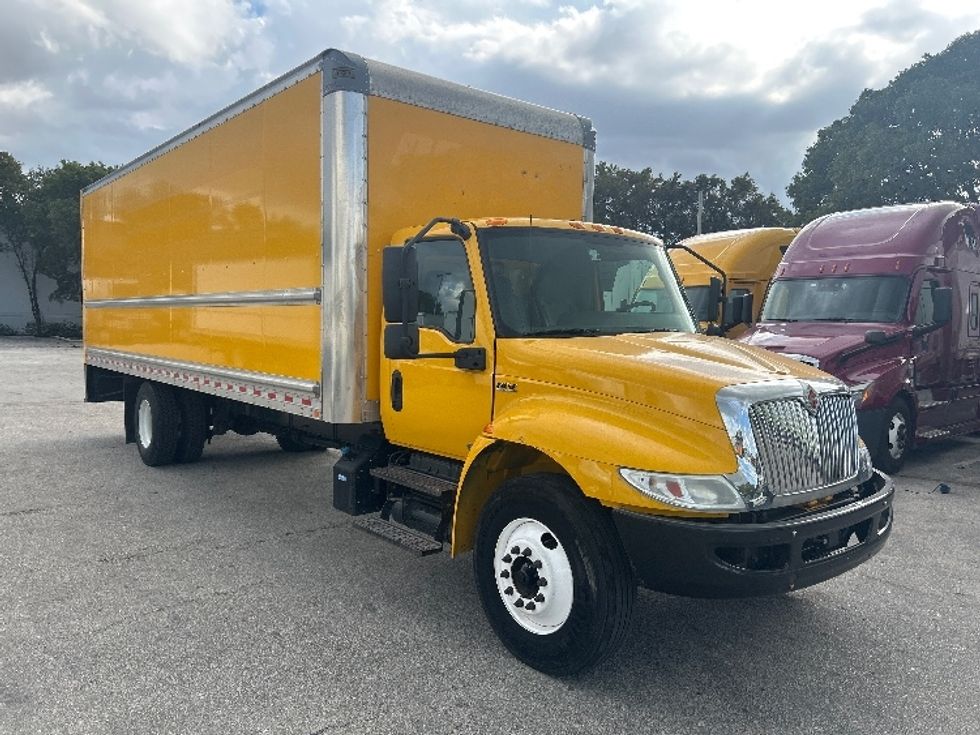 Medium Duty Box Truck-Light and Medium Duty Trucks-International-2021-MV607-Medley-FL-205,109\n\t\tmiles-$ 41,500 - Image 1