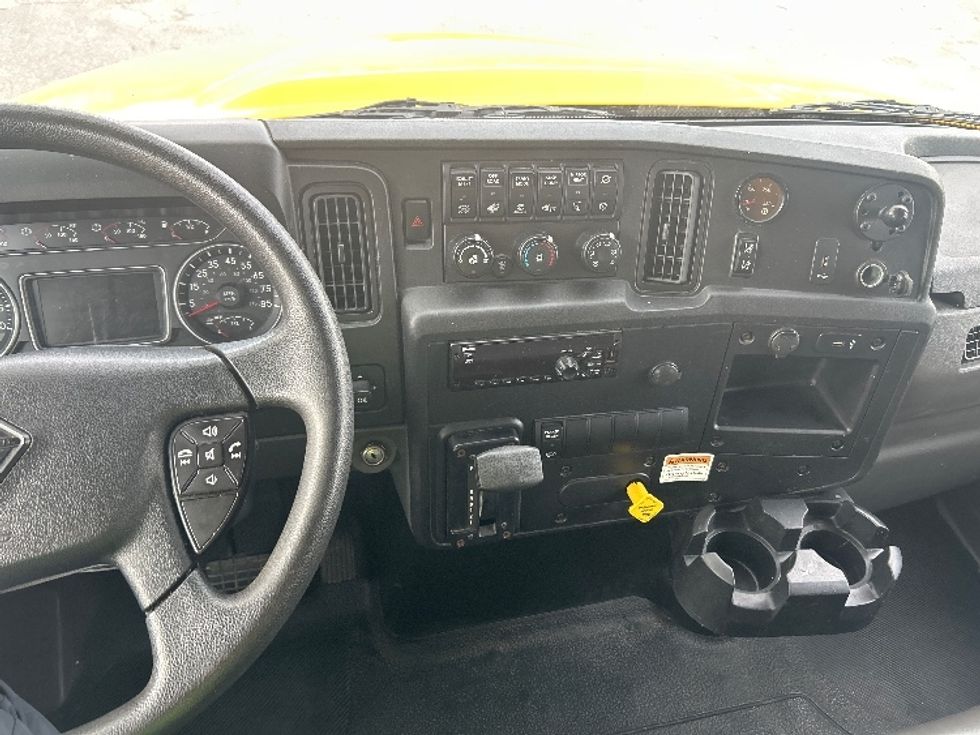 Medium Duty Box Truck-Light and Medium Duty Trucks-International-2021-MV607-Medley-FL-205,109\n\t\tmiles-$ 41,500 - Image 17