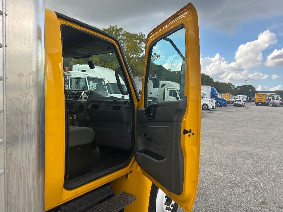 Medium Duty Box Truck-Light and Medium Duty Trucks-International-2021-MV607-Medley-FL-205,109\n\t\tmiles-$ 41,500 - Image 19
