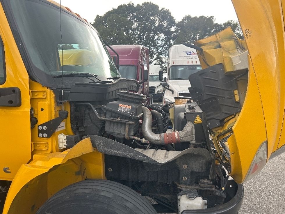 Medium Duty Box Truck-Light and Medium Duty Trucks-International-2021-MV607-Medley-FL-205,109\n\t\tmiles-$ 41,500 - Image 23