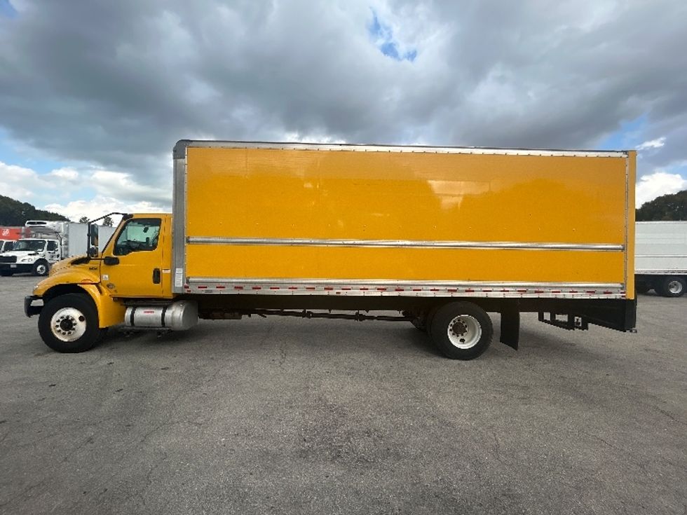 Medium Duty Box Truck-Light and Medium Duty Trucks-International-2021-MV607-Medley-FL-205,109\n\t\tmiles-$ 41,500 - Image 4