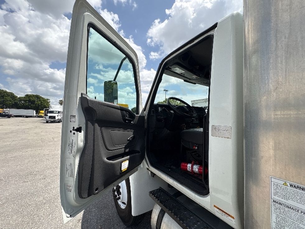 Medium Duty Box Truck-Light and Medium Duty Trucks-International-2021-MV607-Medley-FL-209,547\n\t\tmiles-$ 48,000 - Image 16