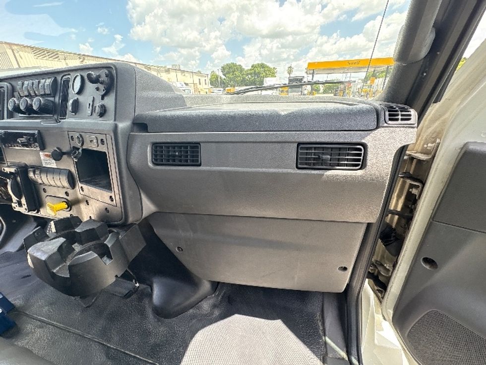 Medium Duty Box Truck-Light and Medium Duty Trucks-International-2021-MV607-Medley-FL-209,547\n\t\tmiles-$ 48,000 - Image 21