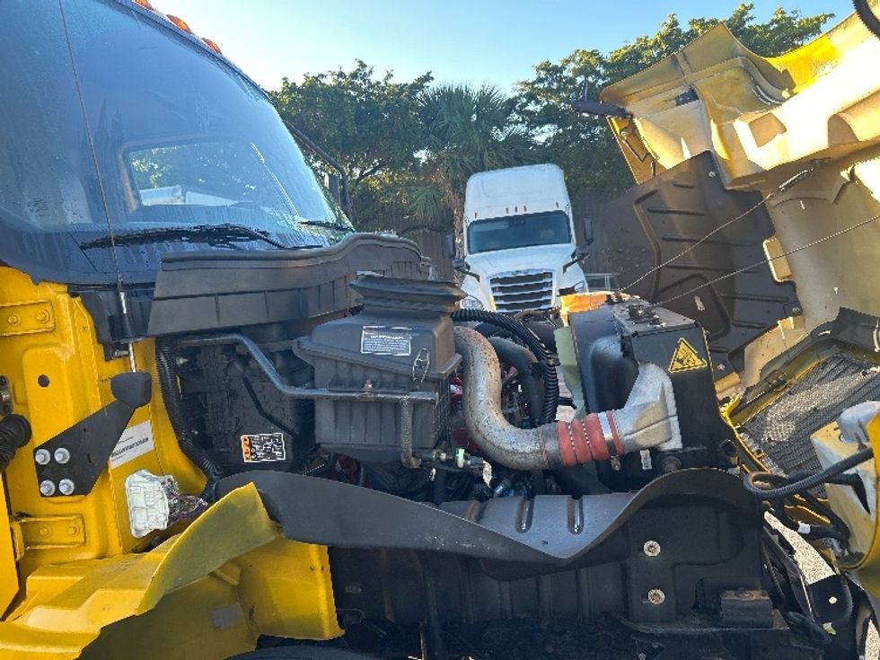 Medium Duty Box Truck-Light and Medium Duty Trucks-International-2021-MV607-Medley-FL-212,492\n\t\tmiles-$ 40,500 - Image 23