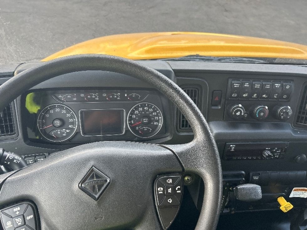 Medium Duty Box Truck-Light and Medium Duty Trucks-International-2021-MV607-Medley-FL-215,080\n\t\tmiles-$ 40,000 - Image 16
