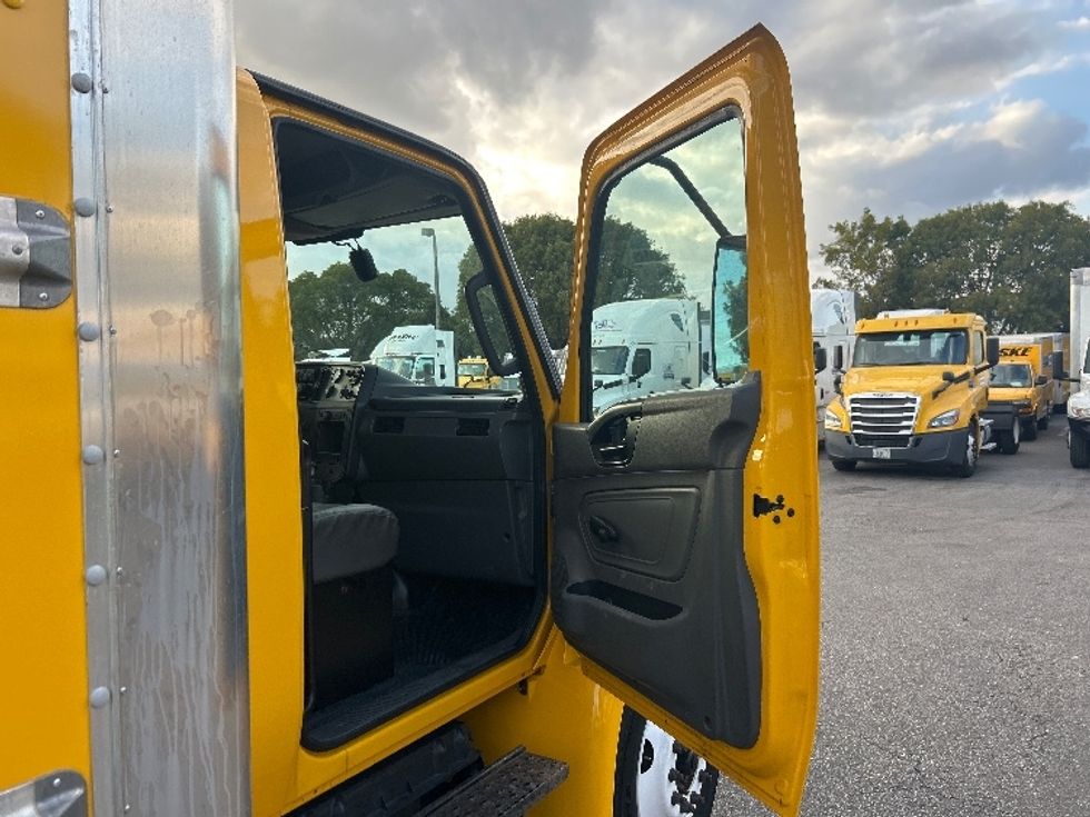 Medium Duty Box Truck-Light and Medium Duty Trucks-International-2021-MV607-Medley-FL-215,080\n\t\tmiles-$ 40,000 - Image 19