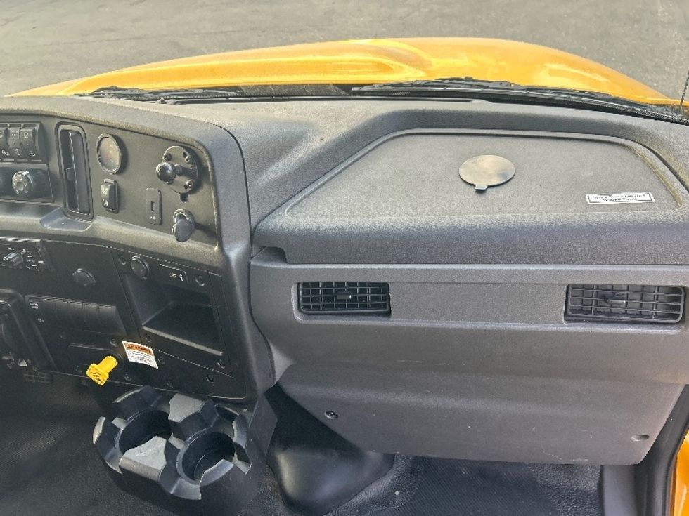 Medium Duty Box Truck-Light and Medium Duty Trucks-International-2021-MV607-Medley-FL-215,080\n\t\tmiles-$ 40,000 - Image 20