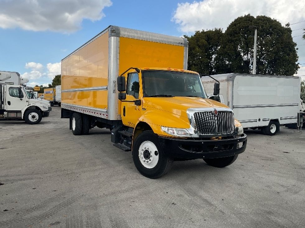 Medium Duty Box Truck-Light and Medium Duty Trucks-International-2021-MV607-Medley-FL-216,562\n\t\tmiles-$ 39,750 - Image 1