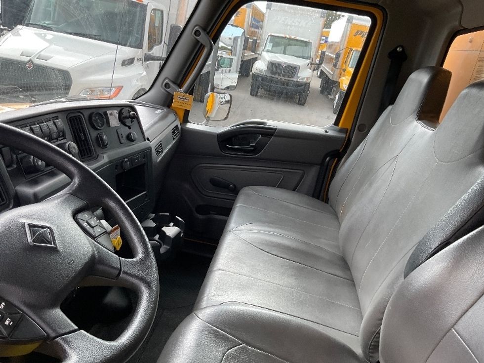 Medium Duty Box Truck-Light and Medium Duty Trucks-International-2021-MV607-Medley-FL-216,562\n\t\tmiles-$ 39,750 - Image 19