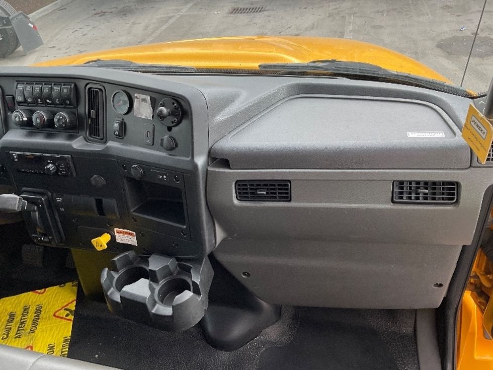 Medium Duty Box Truck-Light and Medium Duty Trucks-International-2021-MV607-Medley-FL-216,562\n\t\tmiles-$ 39,750 - Image 21