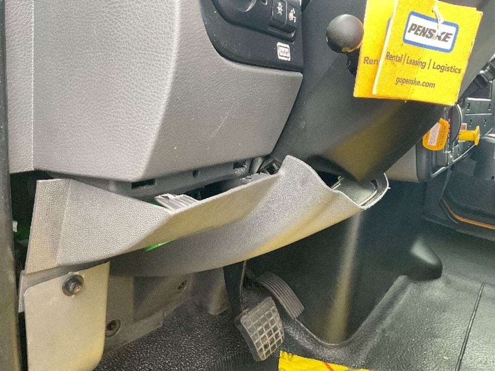 Medium Duty Box Truck-Light and Medium Duty Trucks-International-2021-MV607-Medley-FL-216,562\n\t\tmiles-$ 39,750 - Image 25