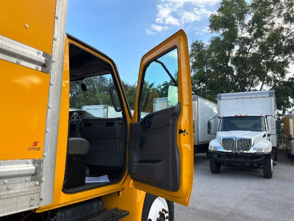 Medium Duty Box Truck-Light and Medium Duty Trucks-International-2021-MV607-Medley-FL-217,109\n\t\tmiles-$ 39,750 - Image 20