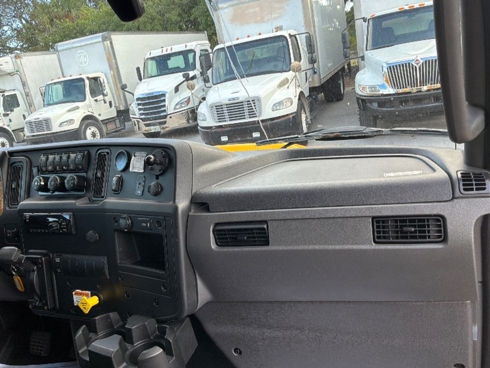 Medium Duty Box Truck-Light and Medium Duty Trucks-International-2021-MV607-Medley-FL-217,109\n\t\tmiles-$ 39,750 - Image 21