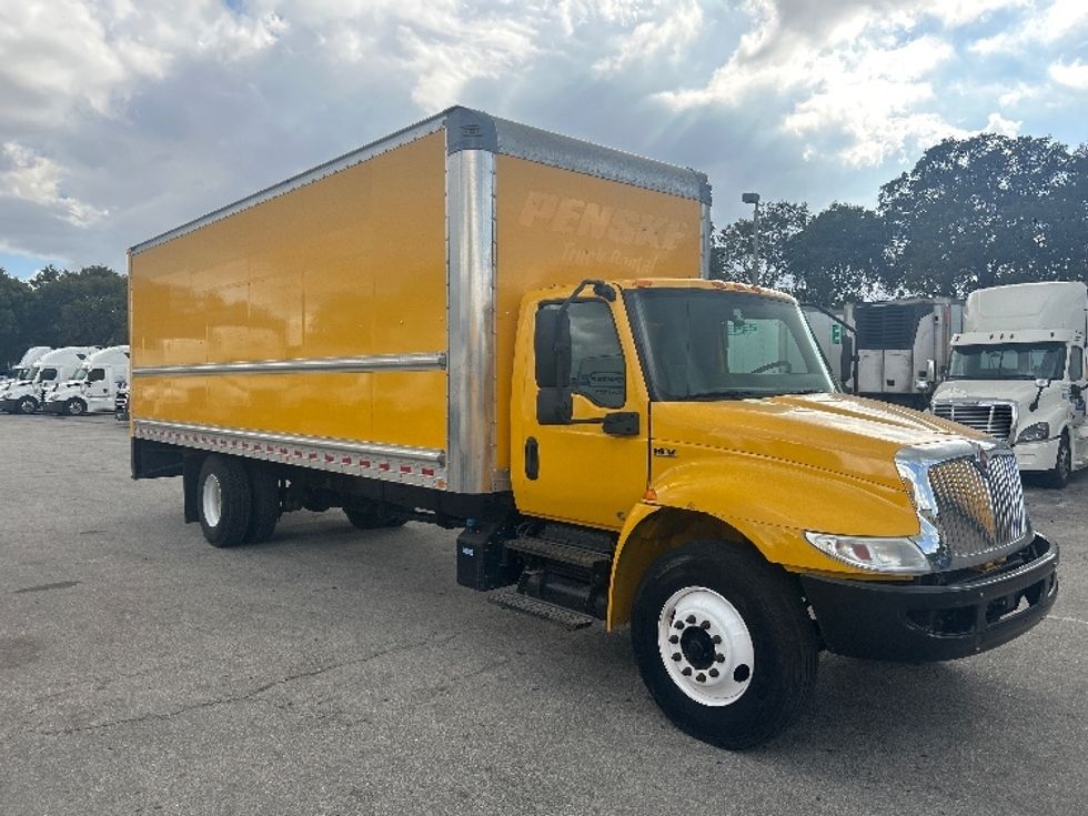 Medium Duty Box Truck-Light and Medium Duty Trucks-International-2021-MV607-Medley-FL-222,522\n\t\tmiles-$ 39,000 - Image 1