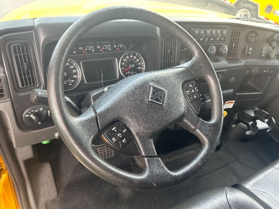 Medium Duty Box Truck-Light and Medium Duty Trucks-International-2021-MV607-Medley-FL-222,522\n\t\tmiles-$ 39,000 - Image 16