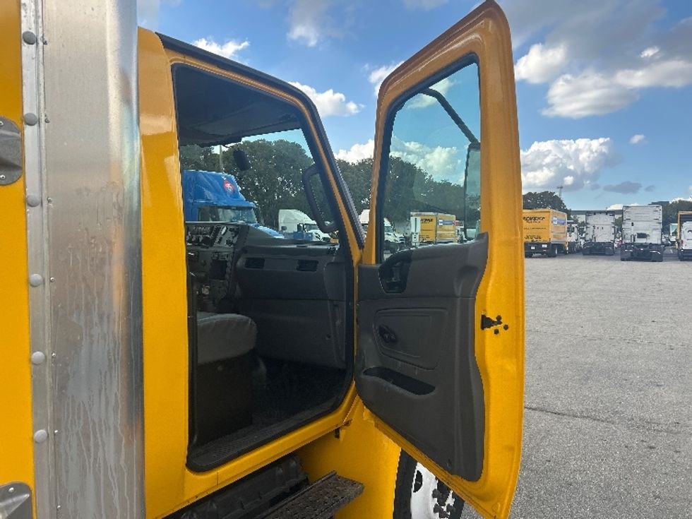 Medium Duty Box Truck-Light and Medium Duty Trucks-International-2021-MV607-Medley-FL-222,522\n\t\tmiles-$ 39,000 - Image 19