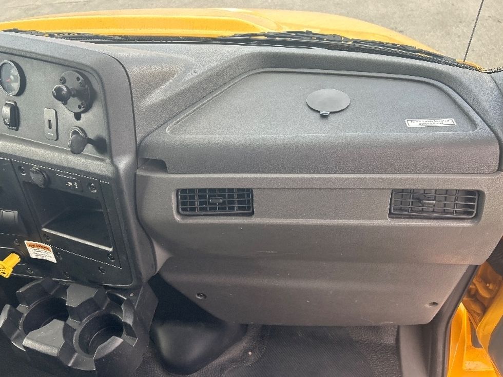 Medium Duty Box Truck-Light and Medium Duty Trucks-International-2021-MV607-Medley-FL-222,522\n\t\tmiles-$ 39,000 - Image 20