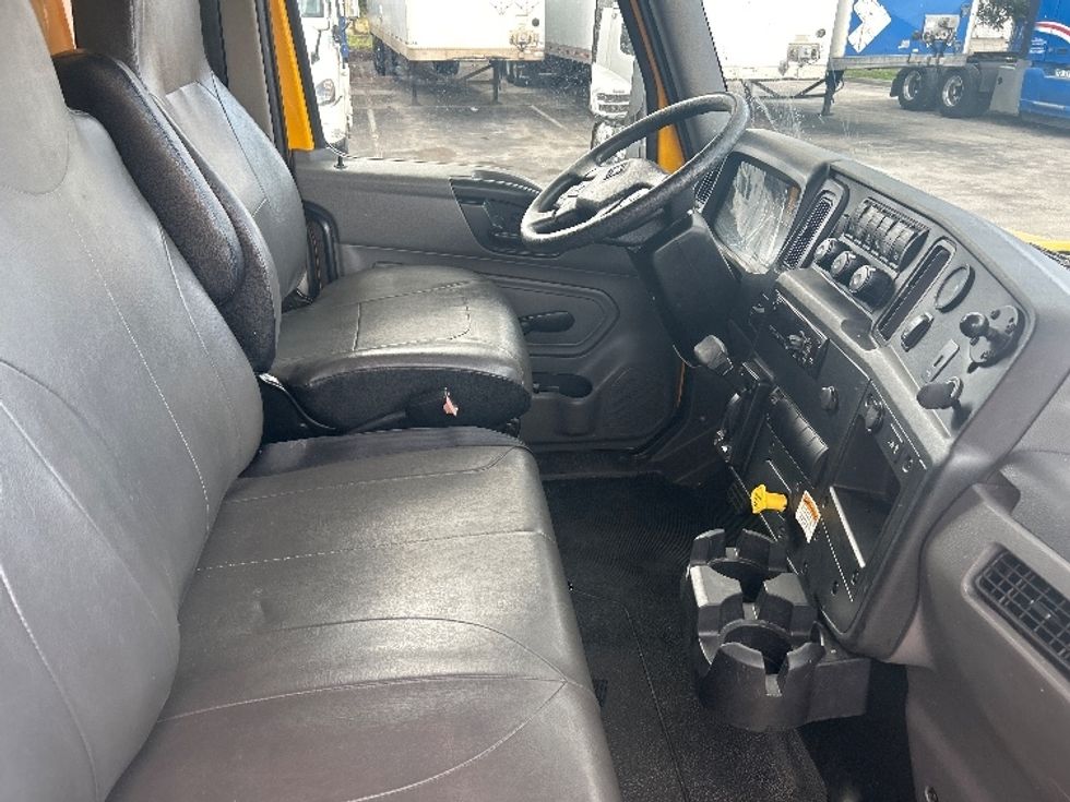 Medium Duty Box Truck-Light and Medium Duty Trucks-International-2021-MV607-Medley-FL-222,522\n\t\tmiles-$ 39,000 - Image 21