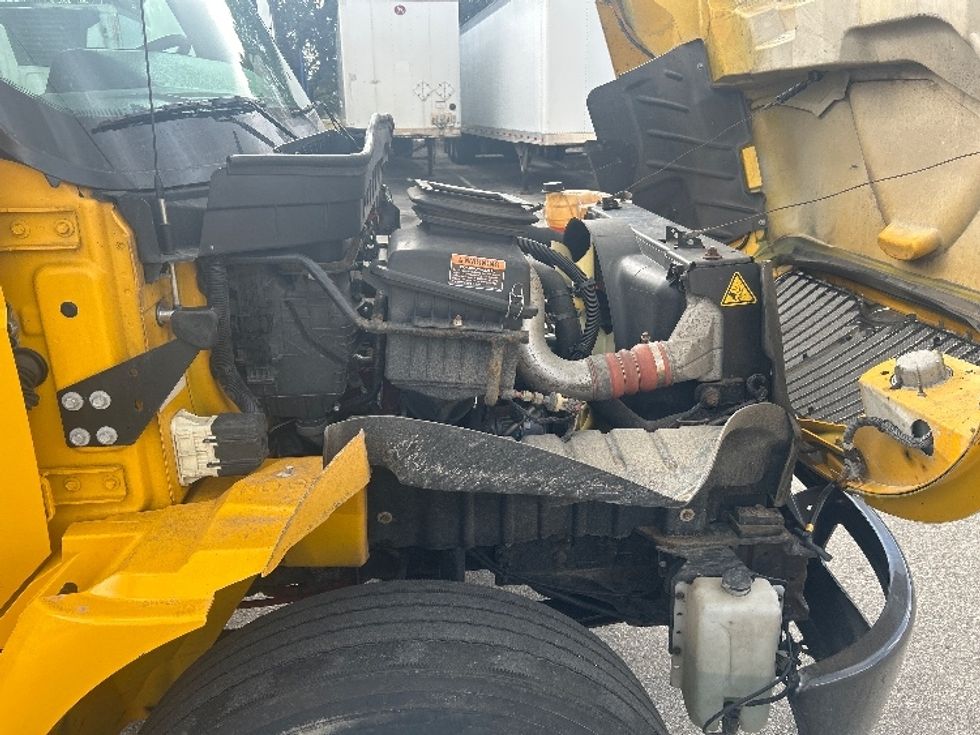 Medium Duty Box Truck-Light and Medium Duty Trucks-International-2021-MV607-Medley-FL-222,522\n\t\tmiles-$ 39,000 - Image 22