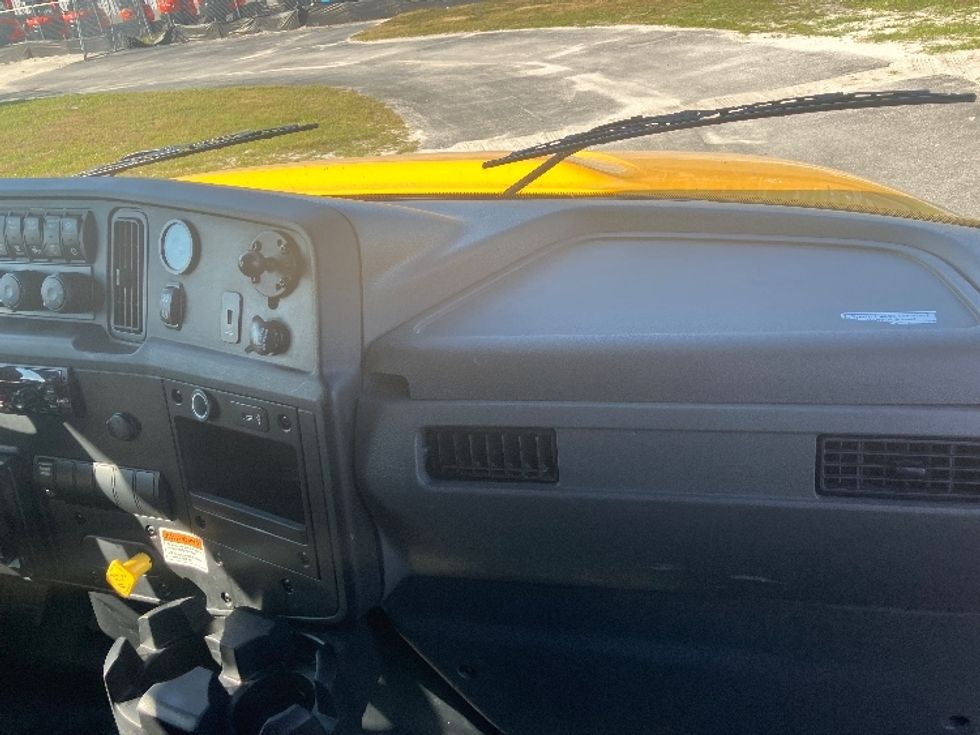 Medium Duty Box Truck-Light and Medium Duty Trucks-International-2021-MV607-Medley-FL-225,619\n\t\tmiles-$ 38,500 - Image 21