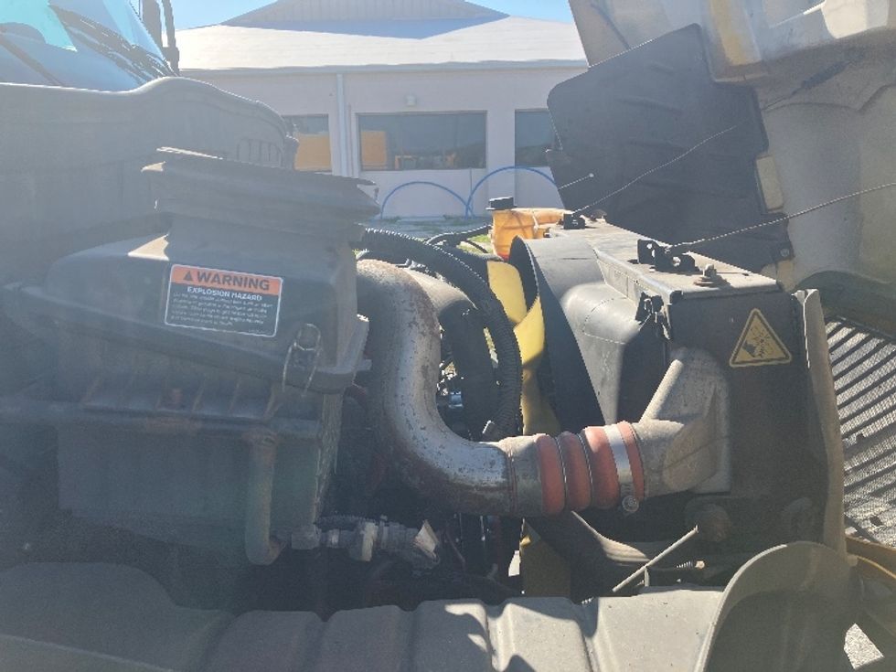 Medium Duty Box Truck-Light and Medium Duty Trucks-International-2021-MV607-Medley-FL-225,619\n\t\tmiles-$ 38,500 - Image 23