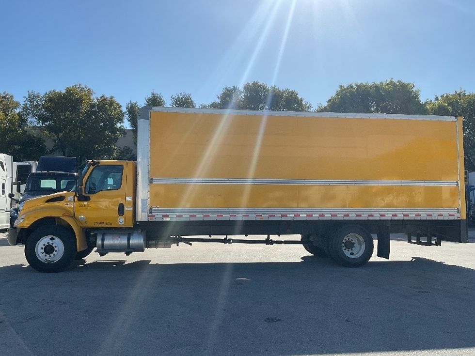 Medium Duty Box Truck-Light and Medium Duty Trucks-International-2021-MV607-Medley-FL-227,414\n\t\tmiles-$ 38,250 - Image 4