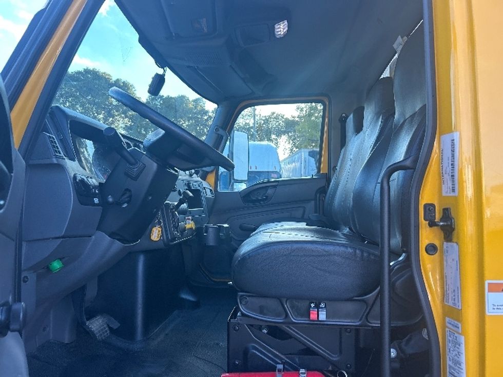 Medium Duty Box Truck-Light and Medium Duty Trucks-International-2021-MV607-Medley-FL-232,804\n\t\tmiles-$ 37,500 - Image 16