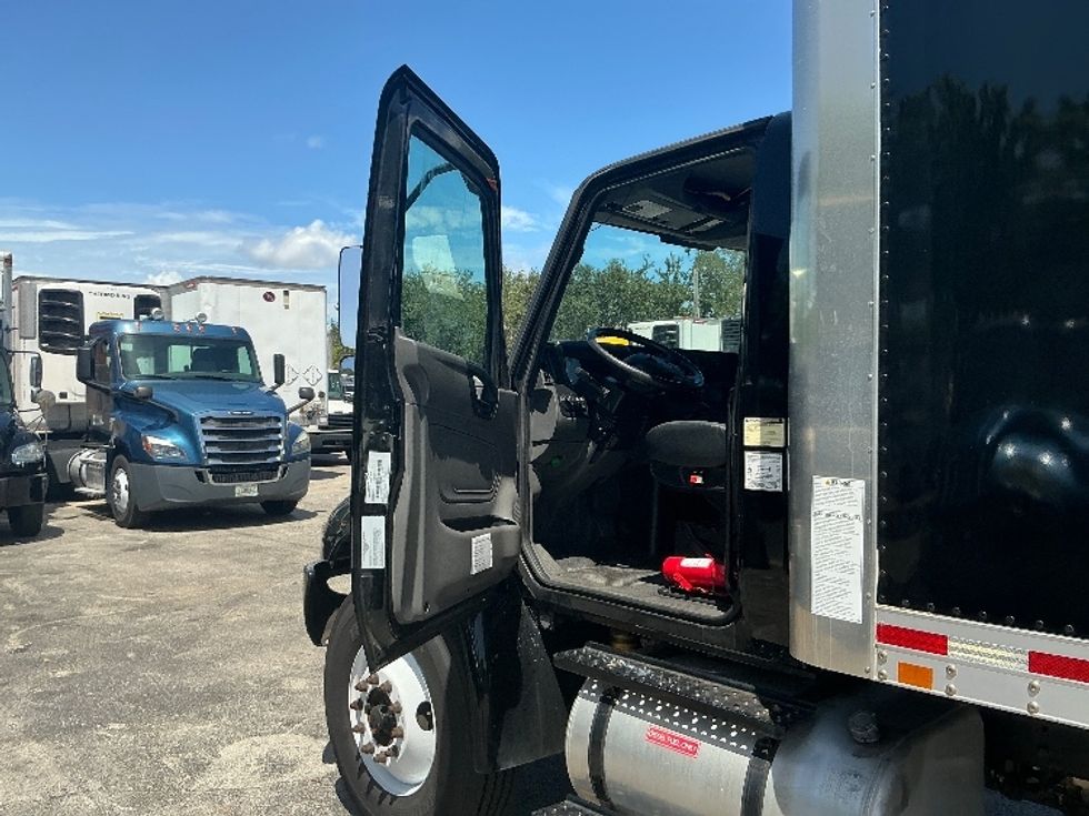 Medium Duty Box Truck-Light and Medium Duty Trucks-International-2021-MV607-Medley-FL-59,257\n\t\tmiles-$ 71,750 - Image 15