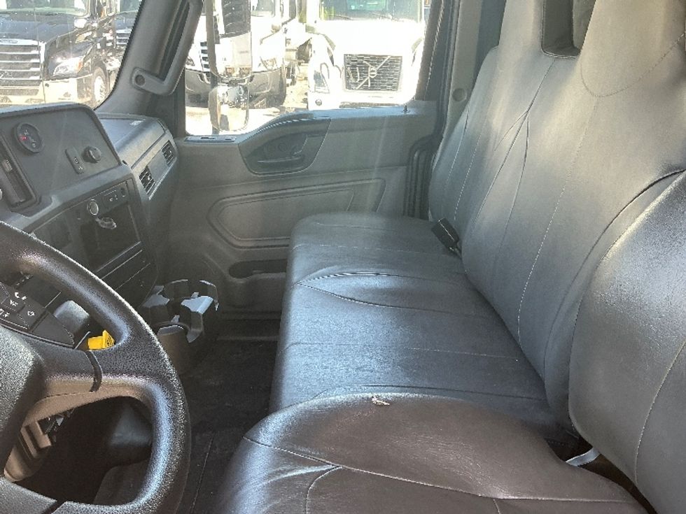 Medium Duty Box Truck-Light and Medium Duty Trucks-International-2021-MV607-Medley-FL-59,257\n\t\tmiles-$ 71,750 - Image 18