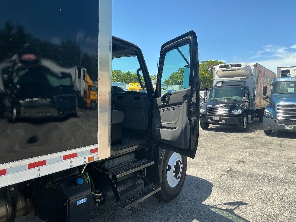 Medium Duty Box Truck-Light and Medium Duty Trucks-International-2021-MV607-Medley-FL-59,257\n\t\tmiles-$ 71,750 - Image 19