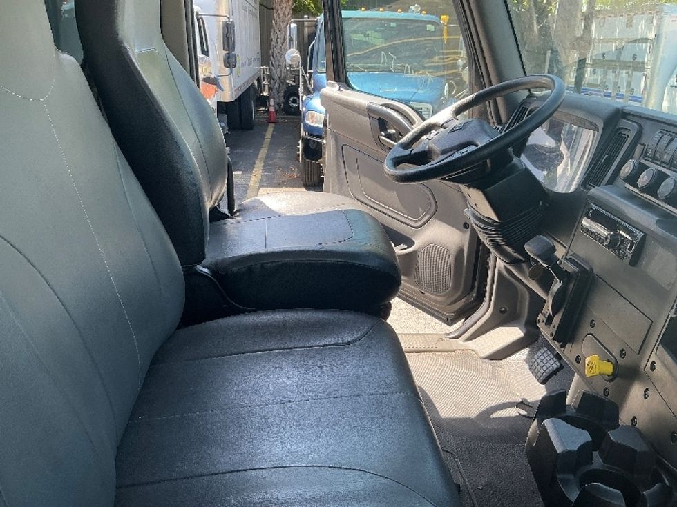 Medium Duty Box Truck-Light and Medium Duty Trucks-International-2021-MV607-Medley-FL-59,257\n\t\tmiles-$ 71,750 - Image 21