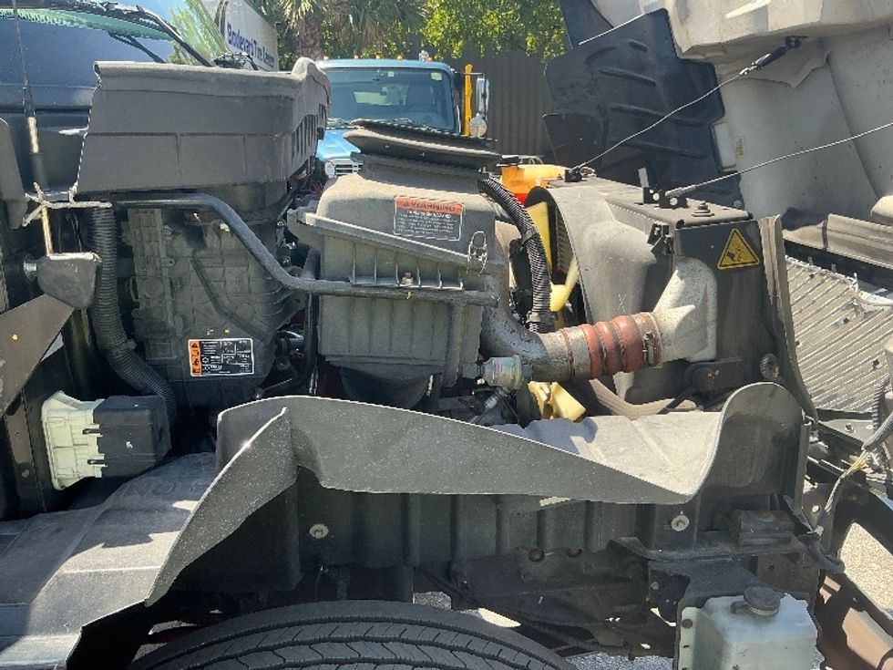 Medium Duty Box Truck-Light and Medium Duty Trucks-International-2021-MV607-Medley-FL-59,257\n\t\tmiles-$ 71,750 - Image 22