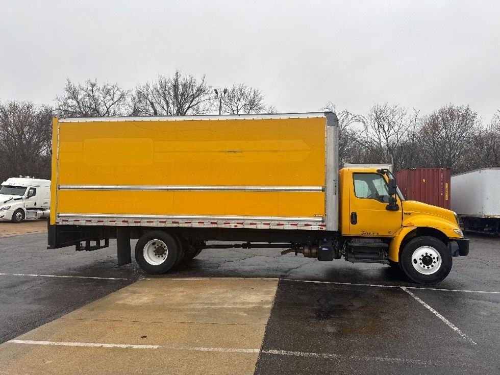 Medium Duty Box Truck-Light and Medium Duty Trucks-International-2021-MV607-Memphis-TN-165,800\n\t\tmiles-$ 41,500 - Image 15
