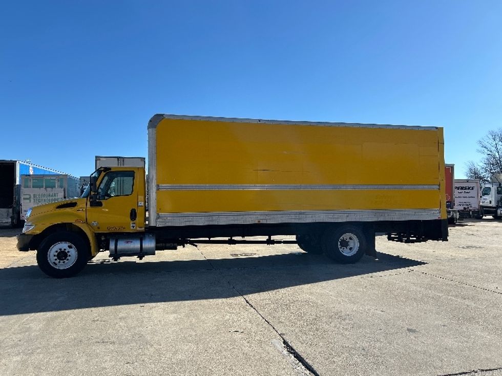 Medium Duty Box Truck-Light and Medium Duty Trucks-International-2021-MV607-Memphis-TN-200,136\n\t\tmiles-$ 42,250 - Image 4