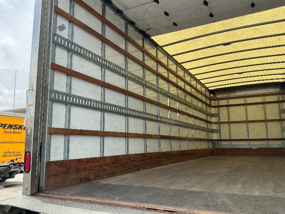 Medium Duty Box Truck-Light and Medium Duty Trucks-International-2021-MV607-Miami-FL-204,975\n\t\tmiles-$ 51,250 - Image 11