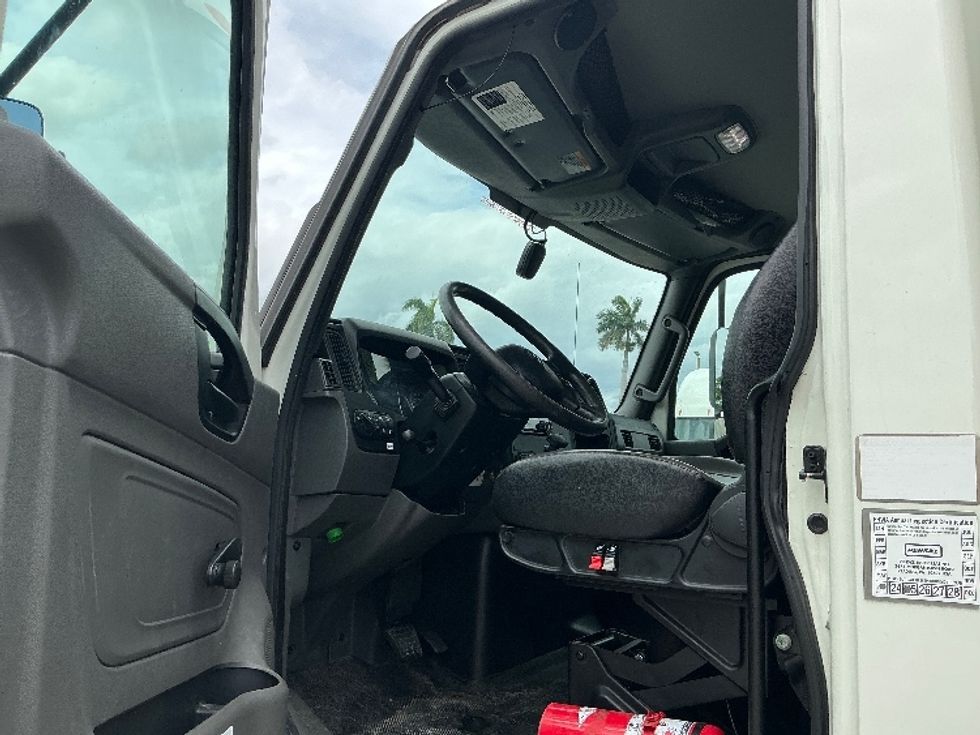Medium Duty Box Truck-Light and Medium Duty Trucks-International-2021-MV607-Miami-FL-204,975\n\t\tmiles-$ 51,250 - Image 16