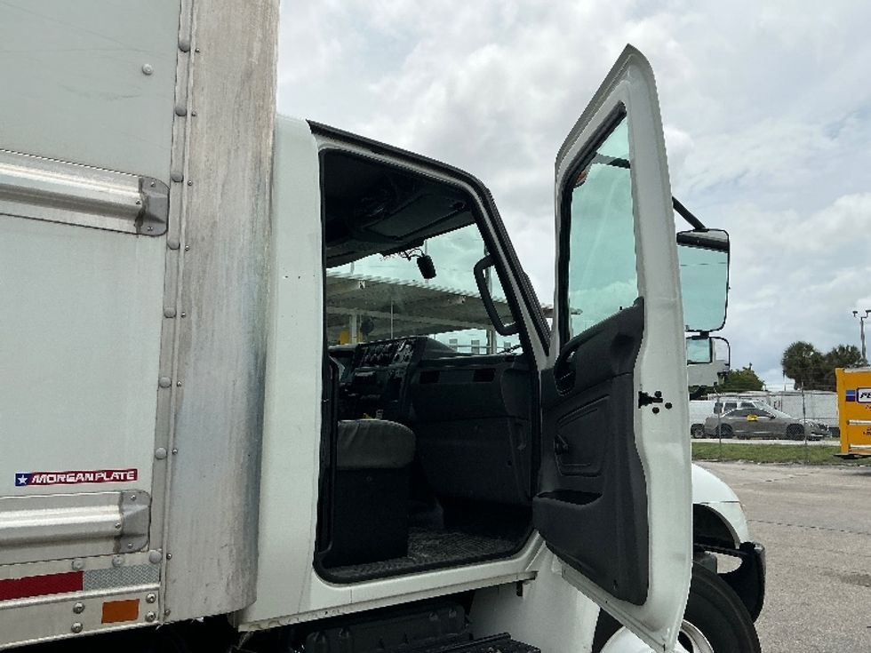 Medium Duty Box Truck-Light and Medium Duty Trucks-International-2021-MV607-Miami-FL-204,975\n\t\tmiles-$ 51,250 - Image 20