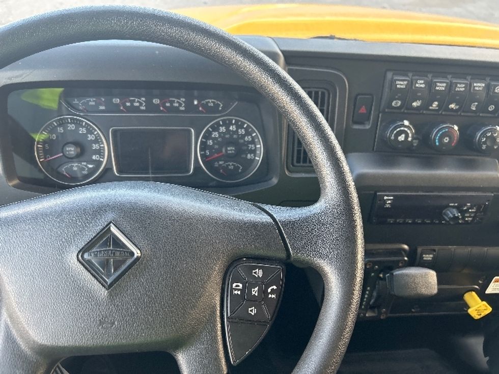 Medium Duty Box Truck-Light and Medium Duty Trucks-International-2021-MV607-Miami-FL-213,380\n\t\tmiles-$ 40,250 - Image 17