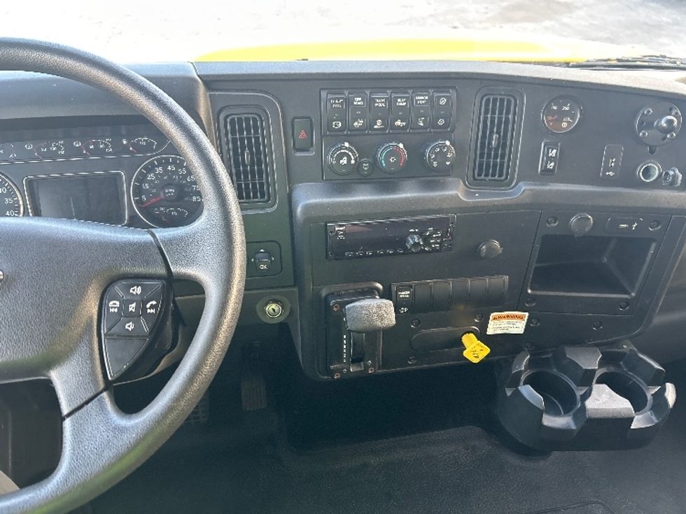 Medium Duty Box Truck-Light and Medium Duty Trucks-International-2021-MV607-Miami-FL-213,380\n\t\tmiles-$ 40,250 - Image 18