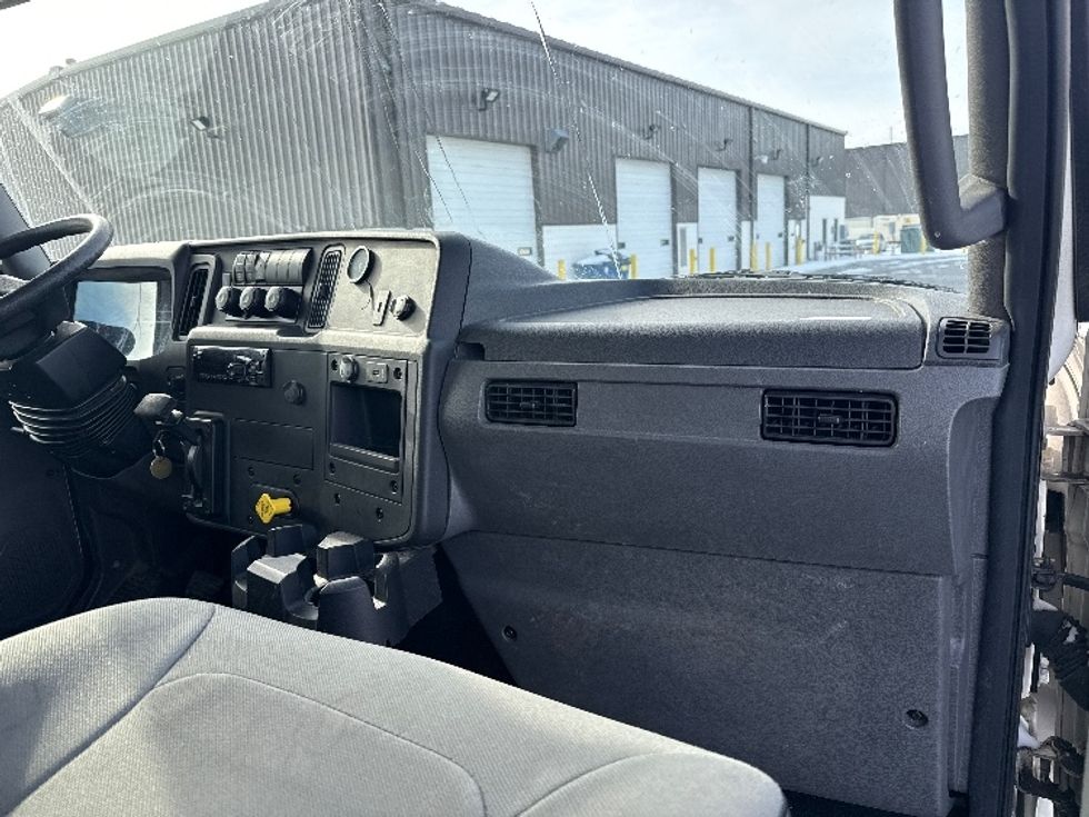 Medium Duty Box Truck-Light and Medium Duty Trucks-International-2021-MV607-Middlefield-OH-115,110\n\t\tmiles-$ 55,500 - Image 21