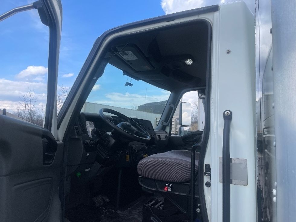 Medium Duty Box Truck-Light and Medium Duty Trucks-International-2021-MV607-Middlefield-OH-134,288\n\t\tmiles-$ 56,500 - Image 16