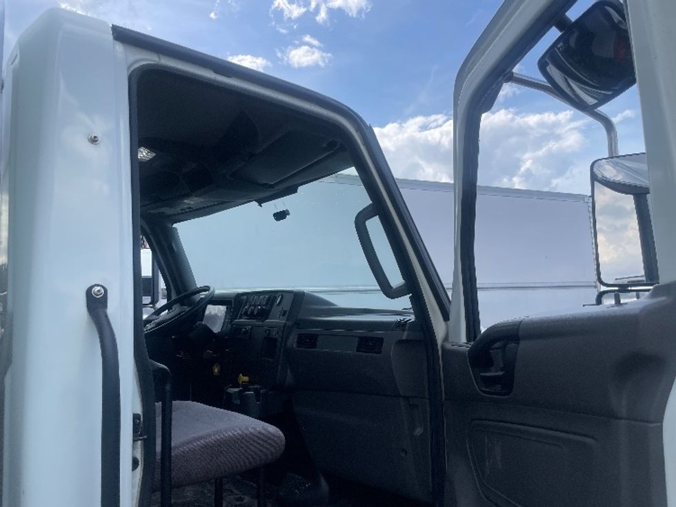 Medium Duty Box Truck-Light and Medium Duty Trucks-International-2021-MV607-Middlefield-OH-134,288\n\t\tmiles-$ 56,500 - Image 20