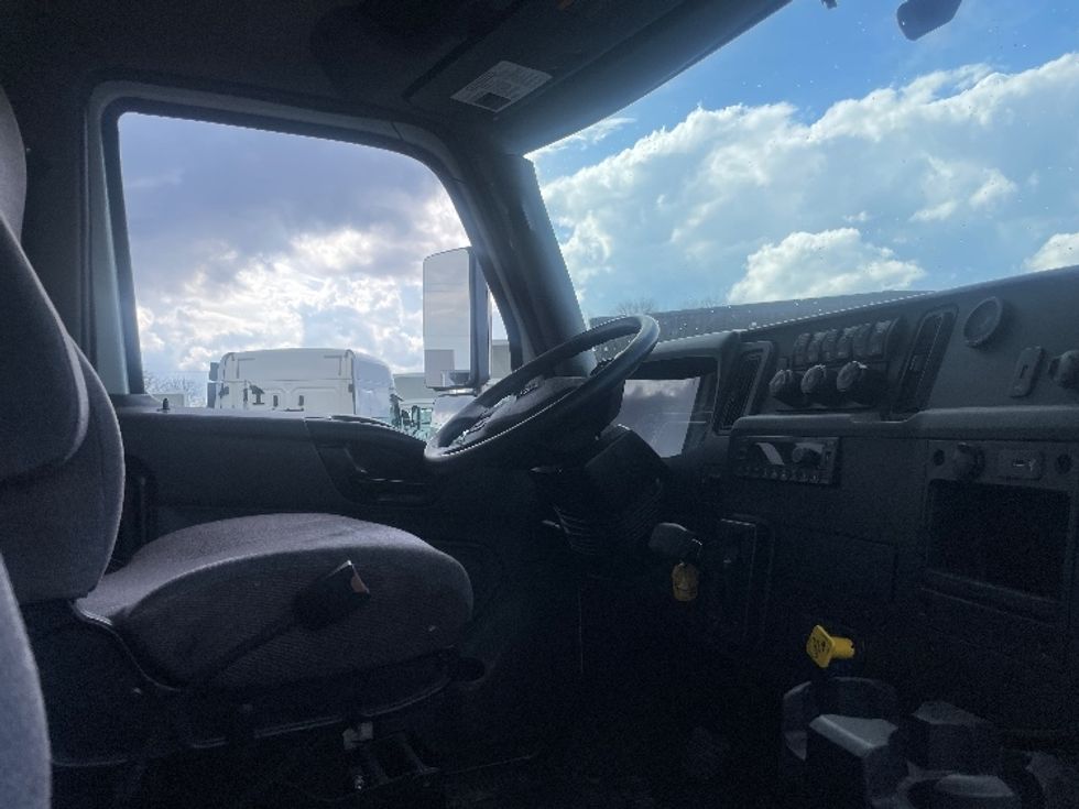 Medium Duty Box Truck-Light and Medium Duty Trucks-International-2021-MV607-Middlefield-OH-134,288\n\t\tmiles-$ 56,500 - Image 22