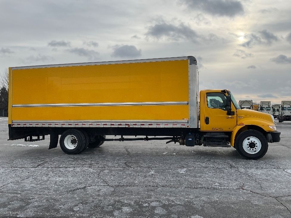 Medium Duty Box Truck-Light and Medium Duty Trucks-International-2021-MV607-Middlefield-OH-167,515\n\t\tmiles-$ 45,750 - Image 15