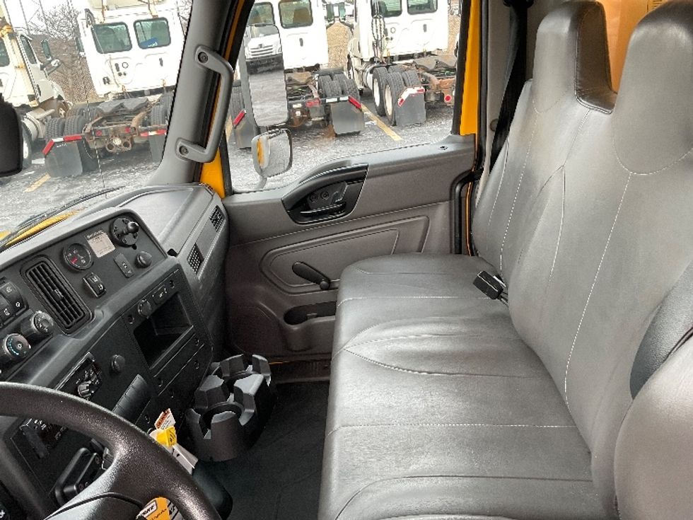 Medium Duty Box Truck-Light and Medium Duty Trucks-International-2021-MV607-Middlefield-OH-167,515\n\t\tmiles-$ 45,750 - Image 19