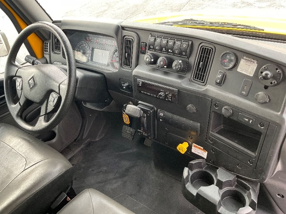 Medium Duty Box Truck-Light and Medium Duty Trucks-International-2021-MV607-Middlefield-OH-167,515\n\t\tmiles-$ 45,750 - Image 18